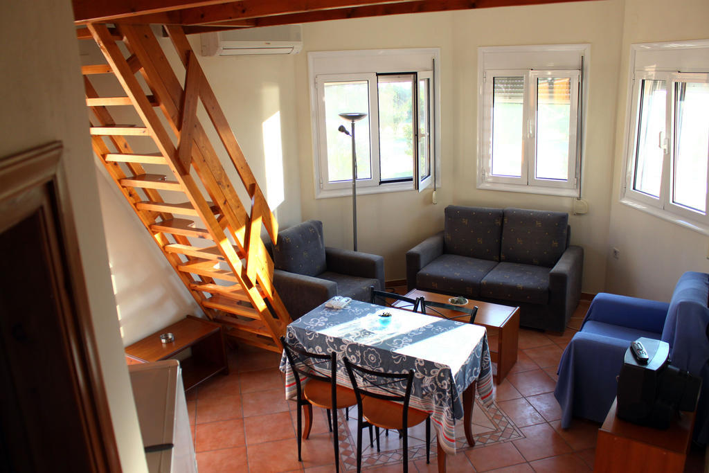 Sungate Beach Rovies Room photo