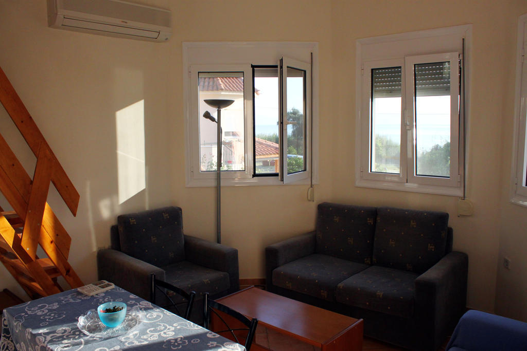 Sungate Beach Rovies Room photo